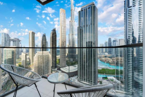 FAM Living - Modern 3 Beds+Maidroom Home in Downtown Burj view